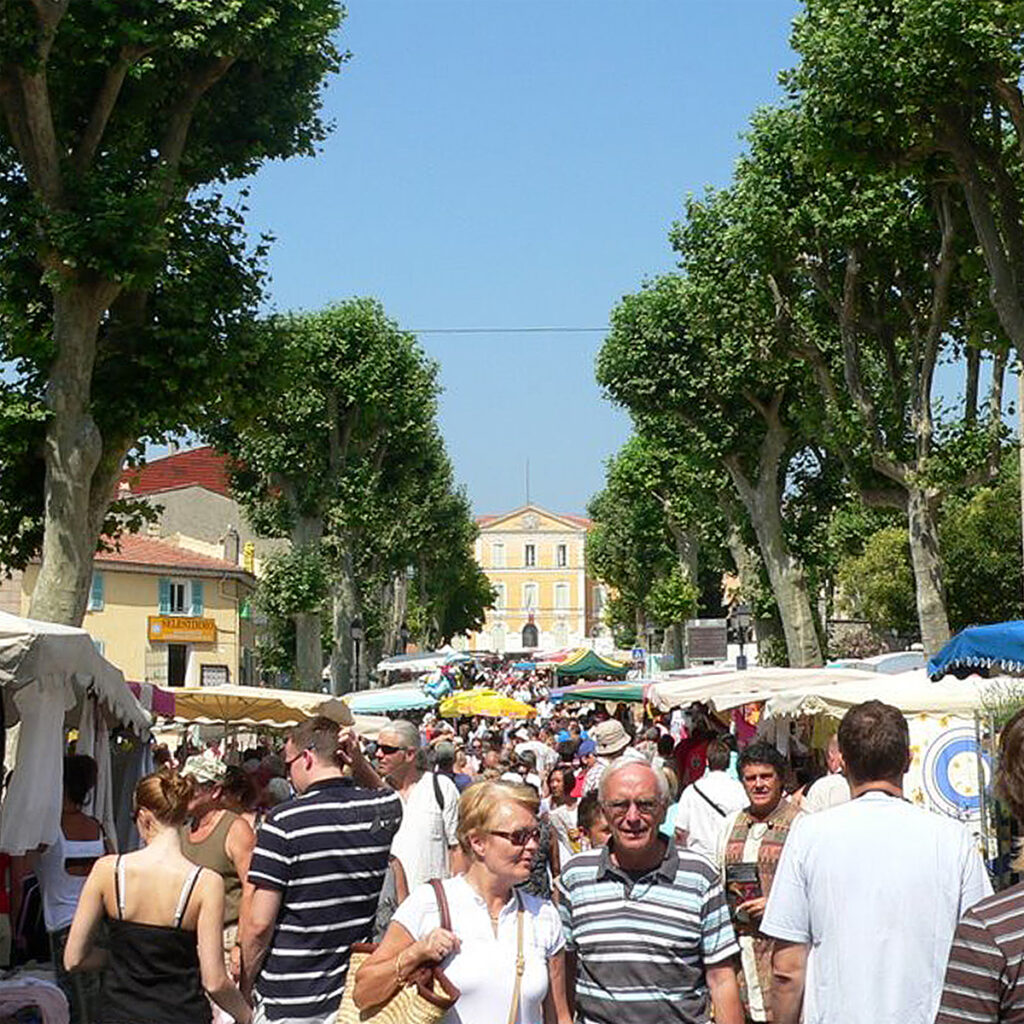 levendige markt in Lorgues