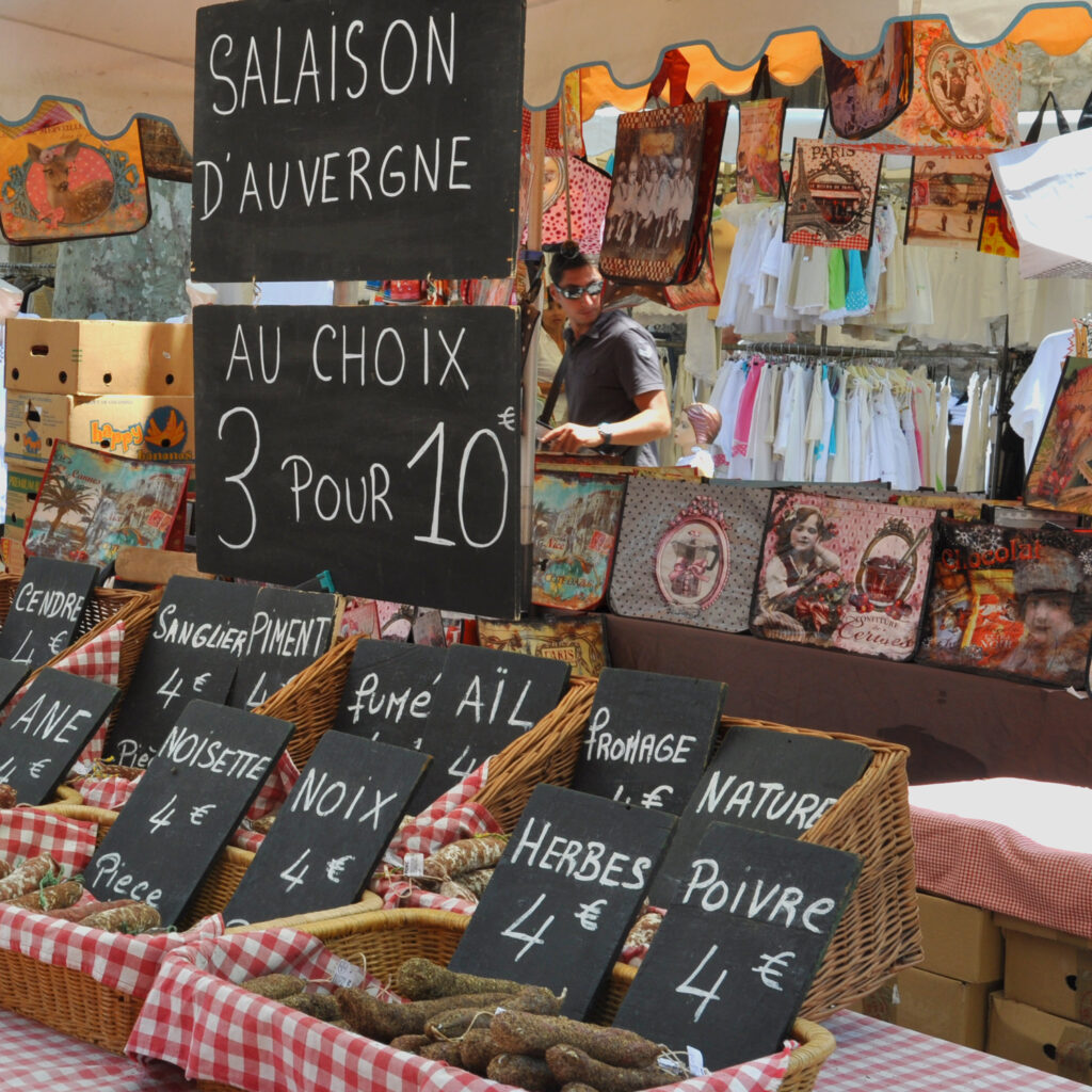 charcuterie op de markt in Lorgues