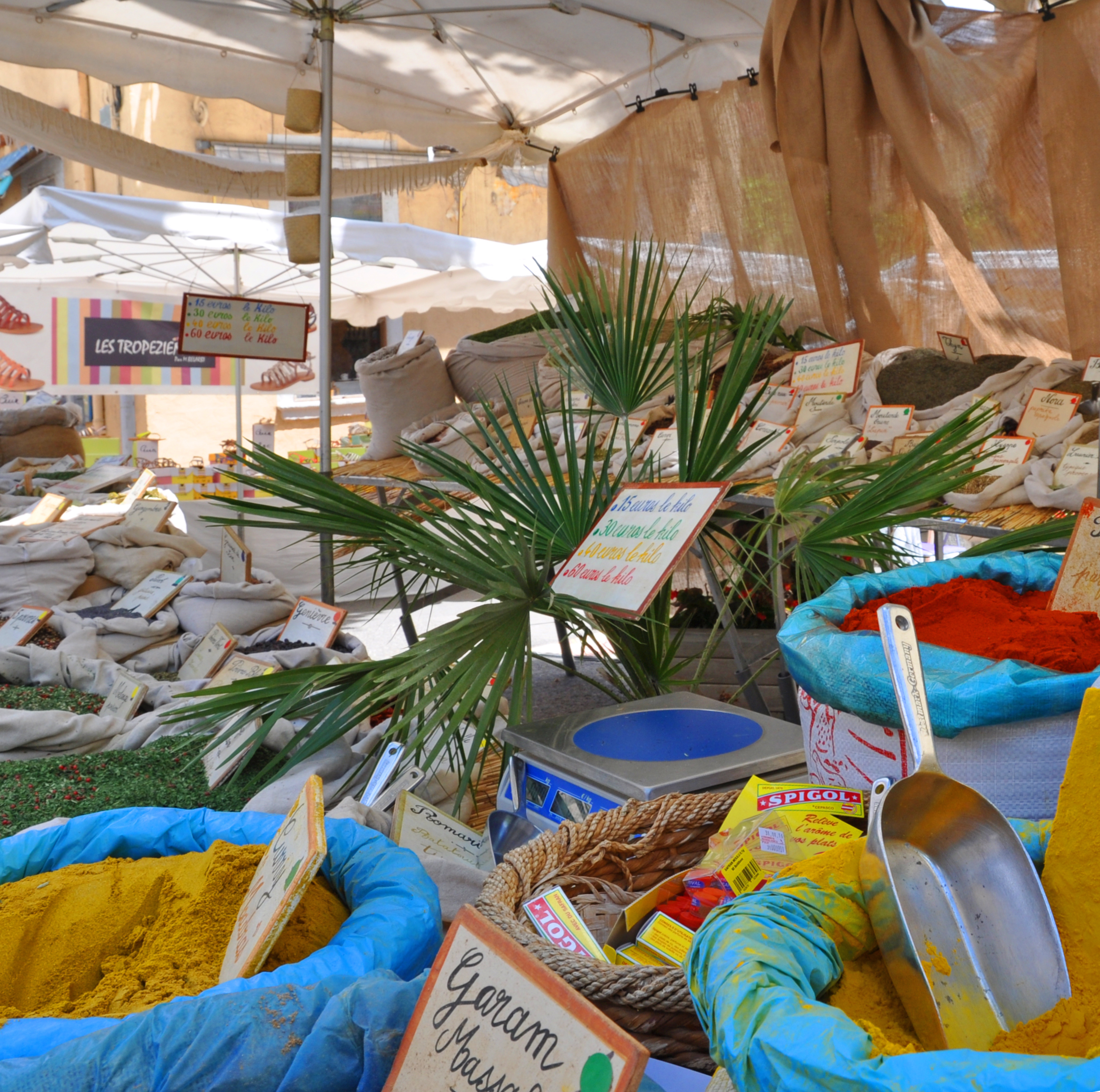 markt in Lorgues, Provence, meer dan 100 kraampjes