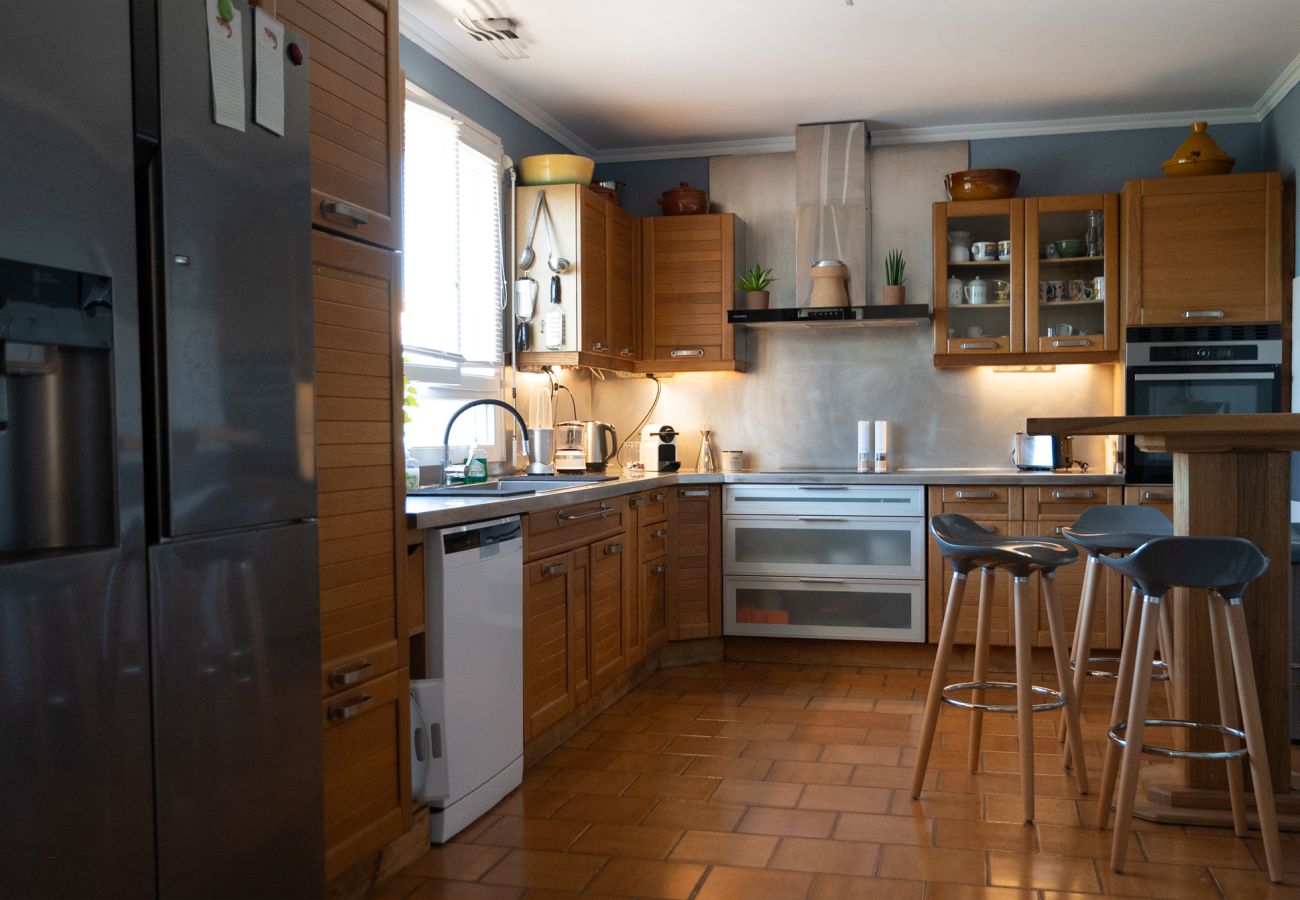 Villa in Marseillan - 34SCRIBO · La Scribote Sea and pool