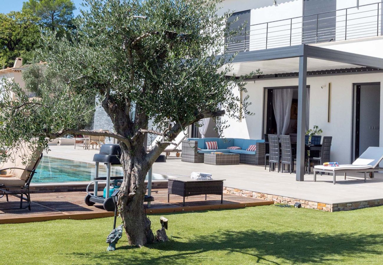 Villa in Montauroux -  Luxusvilla Belletoile, 8 persons, Aussicht, Montauroux