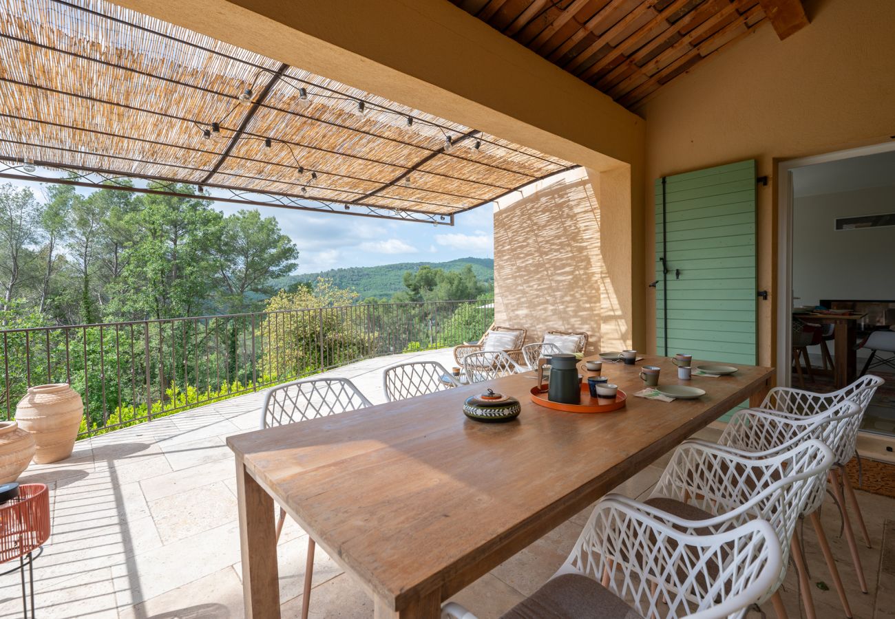 Beautiful outside dining area with spectacular views, cote d'azur