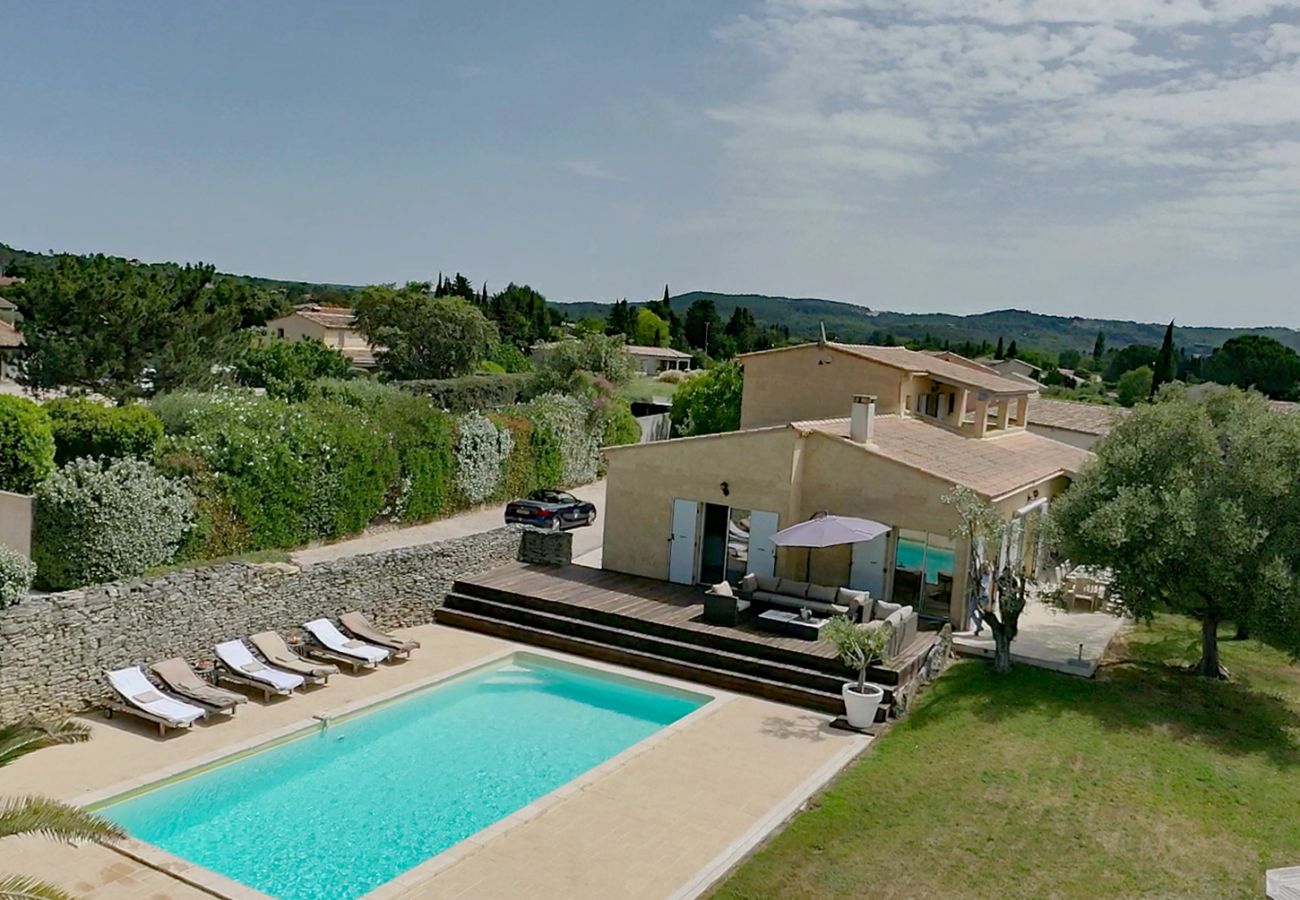 Villa in Saint-Quentin-la-Poterie - Jardin d'Uzès walking distance village