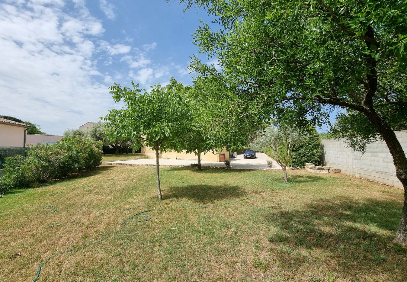 Villa in Saint-Quentin-la-Poterie - Jardin d'Uzès walking distance village