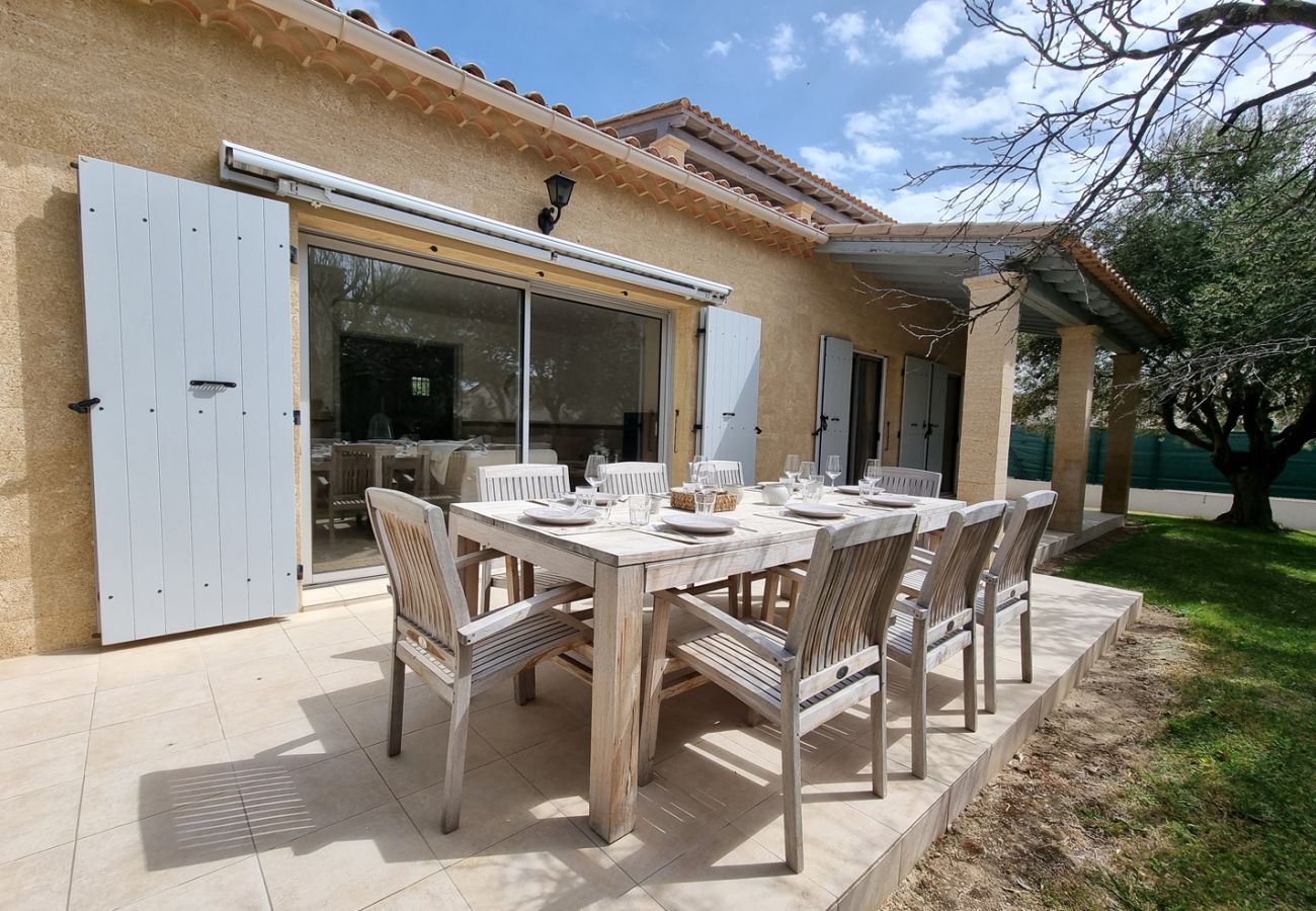 Villa in Saint-Quentin-la-Poterie - Jardin d'Uzès walking distance village