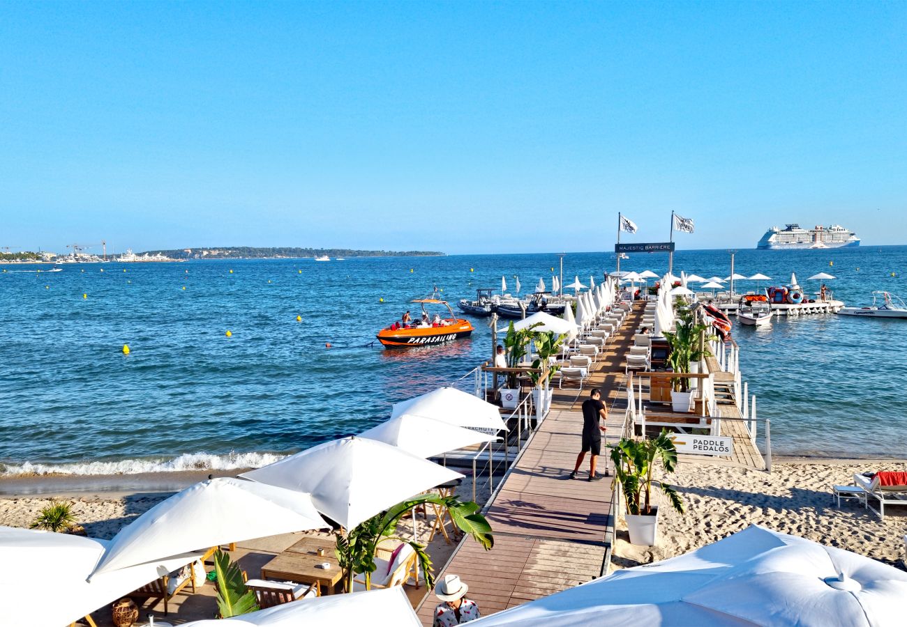 Geniet van luxe dineren op onze pier in Cannes, met zeezicht. Proef culinaire hoogstandjes