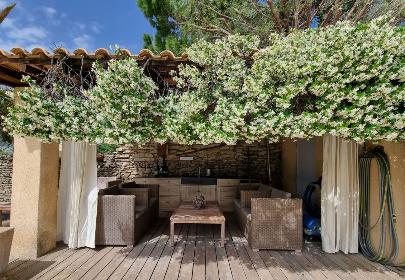 Villa in Saint-Quentin-la-Poterie - Jardin d'Uzès op loopafstand van het dorp